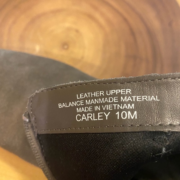 Violet & Red Ankle Boot. Size 10M - Picture 5 of 6